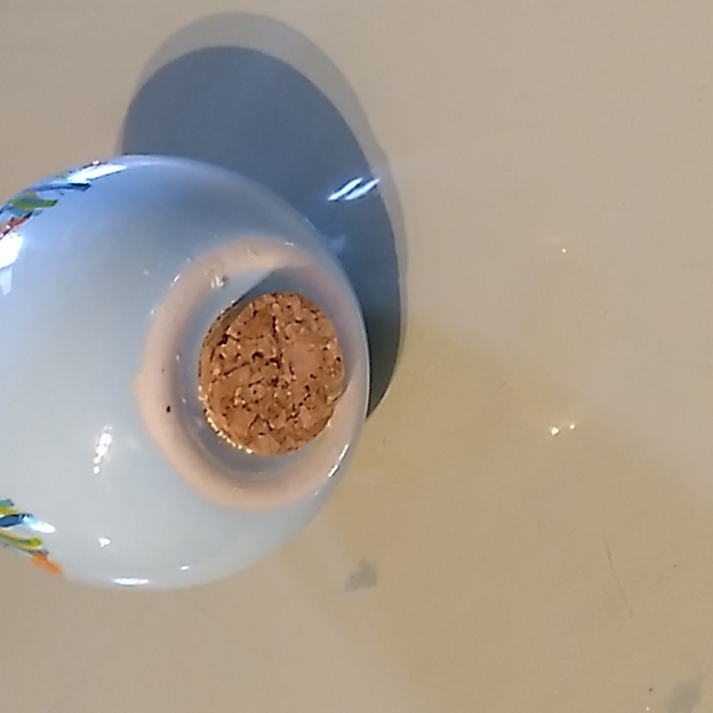 Porcelain potpourri diffuser. Excellent for linen closet. - Picture 3 of 7